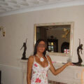 Femme yeux bleus 48 ans allure sportive pose coquine à Allauch pour rencontre coquine et plan cul discret en couple